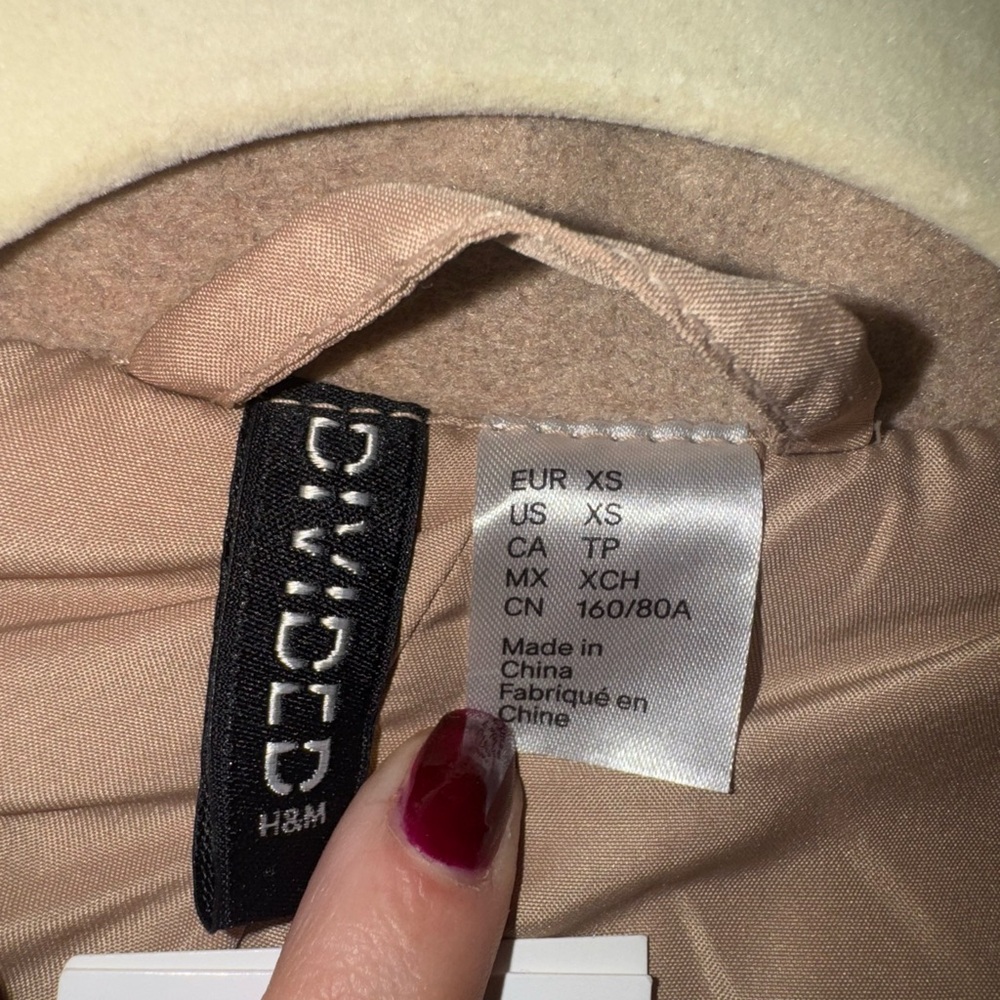 Divided Tan Jacket - Picture 4 of 4